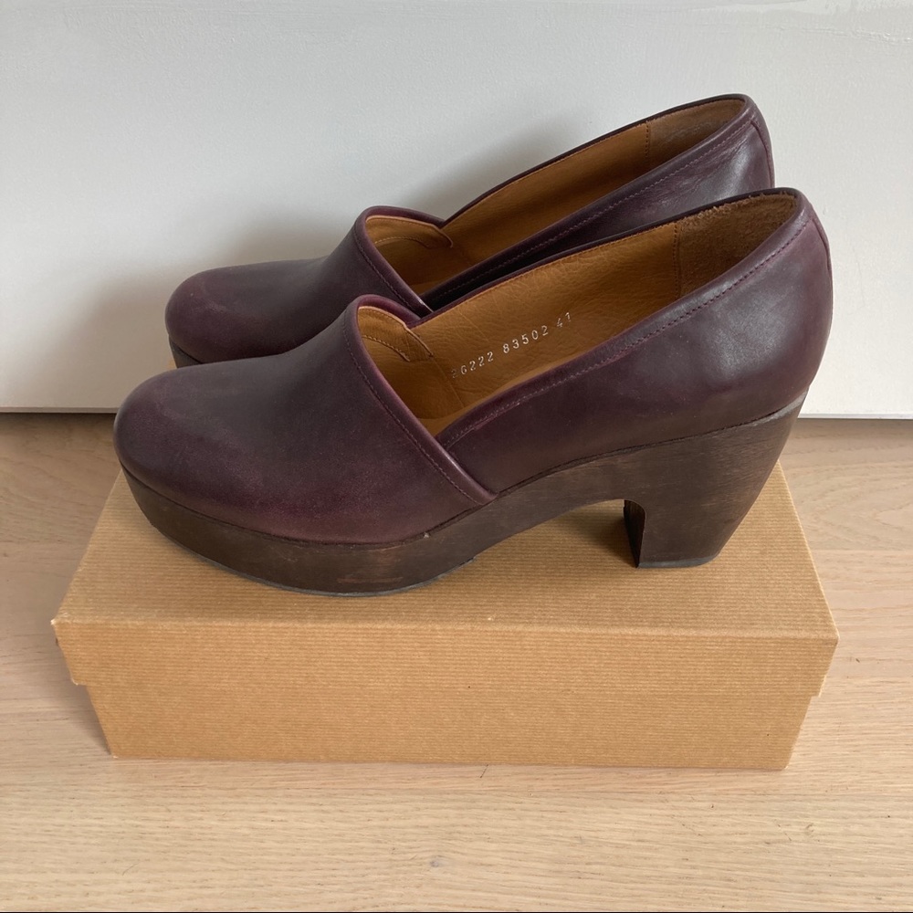 Coclico clogs. Platform wood heel. Maroon leather.